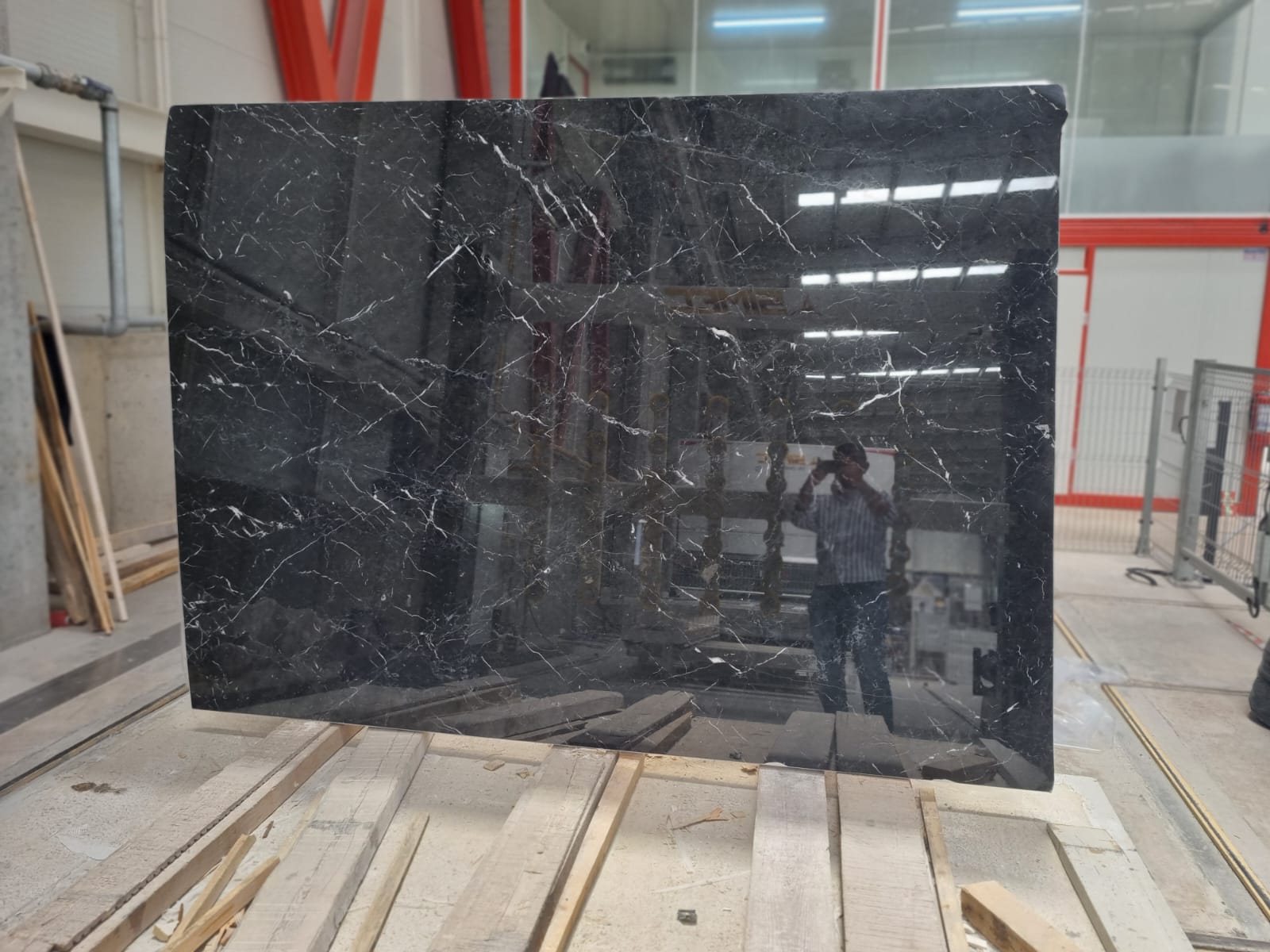 Boutique Stones Polar Black